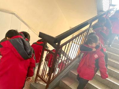 房县实验小学：开展消防安全教育 筑牢校园安全防线 