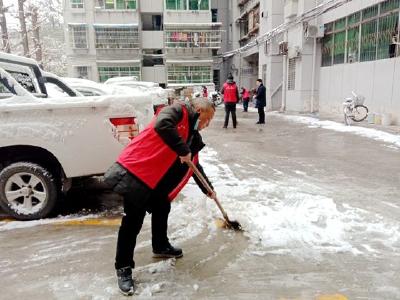  县人社局：新春伊始扫雪除冰暖人心