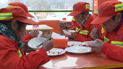 记者探访城区学校、单位食堂：浪费现象少见 基本人走盘光
