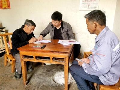 化龙堰镇便民服务中心：人社窗口灵活认证暖人心