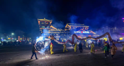 放焰火、舞龙灯，昨晚的房县，街市繁华、灯火璀璨