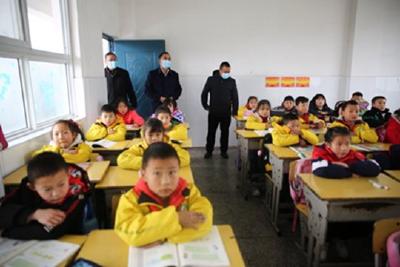 青峰小学：迎开学检查  为新学期护航