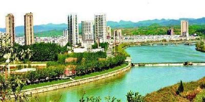 房县：“月考+年考”护清水