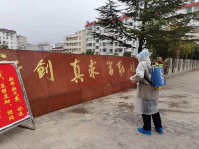 城关四中：做实疫情消杀防控  为安全开学保驾护航