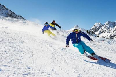 周末安排！冬奥引冰雪运动热潮，房县武当国际滑雪场游玩攻略！