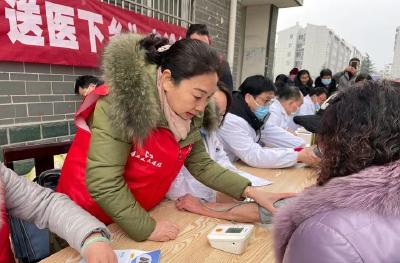 房县人民医院:我为群众办实事 家门口义诊