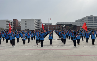 房县思源实验学校：举行“一起向未来”主题活动