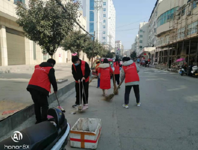 县机保中心：打扫卫生齐上阵  携手创建文明城