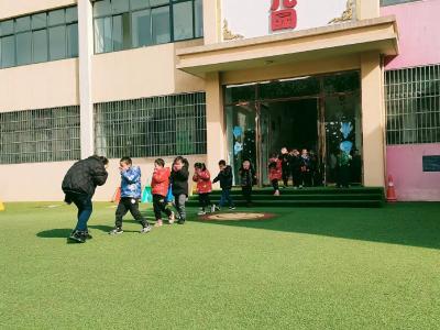 关注消防，共护师幼安全——沙河乡中心幼儿园消防演练