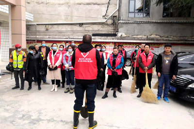 县接待服务中心积极开展“清洁房县”行动