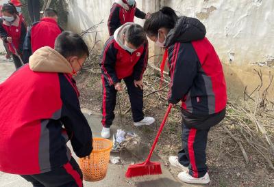 窑淮镇铺沟小学：清洁校园 我在行动