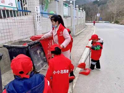 沙河乡中心幼儿园：开展雷锋月主题活动