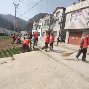 万峪河乡：打响清洁日活动第一战