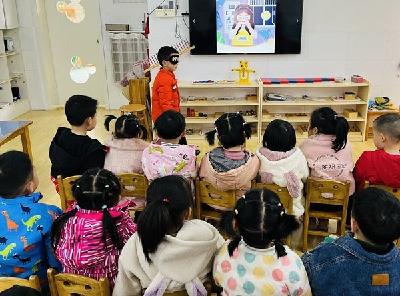 县幼儿园开展“爱护眼睛 从小做起”主题教育活动