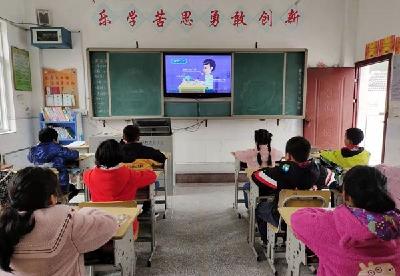 土城镇龙坪小学多举措抓近视防控工作