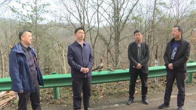 纪道清到野人谷镇检查指导灾后生产建设工作