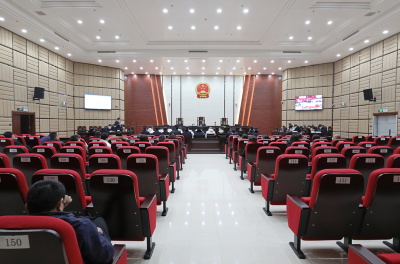 房县法院开庭审理一起异地要案