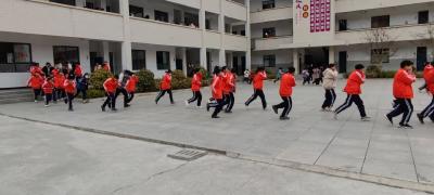 窑淮镇窑淮学校开展应急疏散消防演练活动