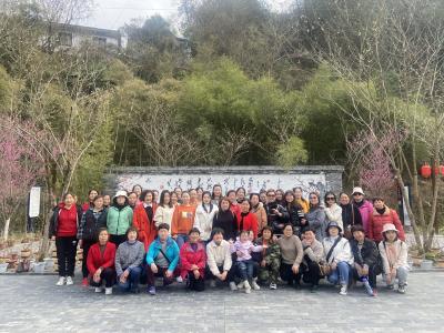 房县市场监管局工会、妇委会组织开展庆祝第112个国际“三八”节旅游踏青活动