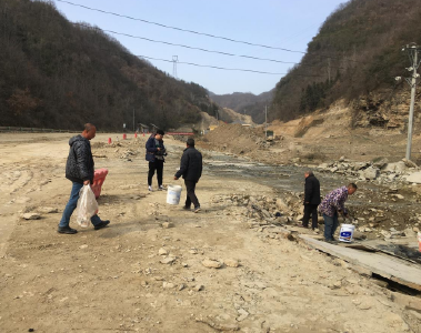 土城镇：“清洁房县”在行动