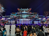 房县西关街：灯火璀璨 游人如织