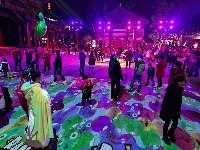 房县西关街：灯火璀璨 游人如织