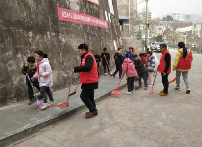 姚坪乡：干群齐上阵  清洁房县在行动