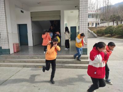 门古寺镇各学校开展消防安全演练
