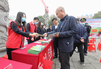 “3·15”普法宣传 房县法院在行动