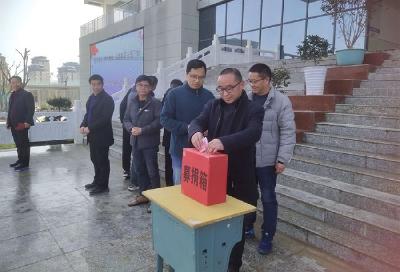 房县一中为罹患白血病教师捐款献爱心