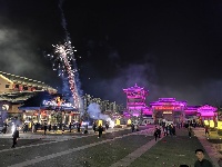 房县西关街：灯火璀璨 游人如织
