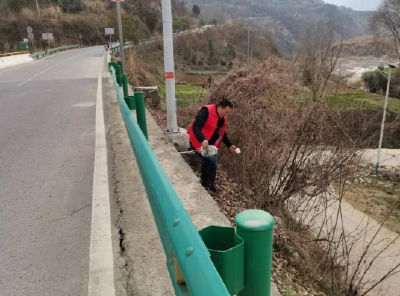 尹吉甫镇：开展环境卫生整治主题活动