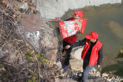 万峪河乡财政所：“清洁房县”在行动