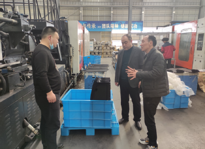 县行政审批局服务送上门  助企“开门红”