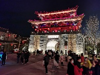 房县西关街：灯火璀璨 游人如织