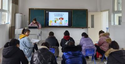 门古中心幼儿园：抓教师培训 筑防控网络