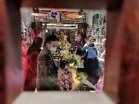 房县西关街：灯火璀璨 游人如织