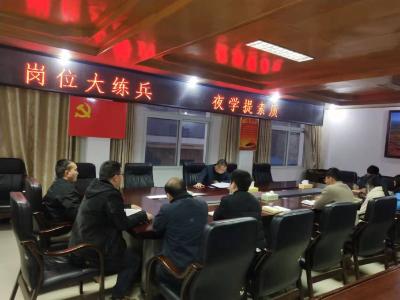 青峰镇：开展岗位大练兵，夜学提素质活动