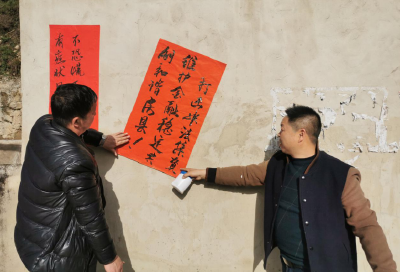 房县供销社驻村工作队：开展打击非法集资宣传活动  提高群众防范意识