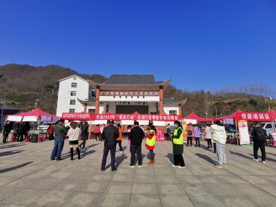 房县"就业大篷车乡镇行"巡回招聘会第四站门古寺镇纪实