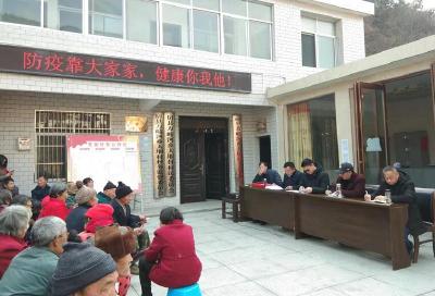 万峪河乡大堰村借群众大会之机掀起产业发展高潮