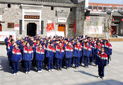 房县城关一中 举办“铭记历史 爱国爱家”系列教育活动