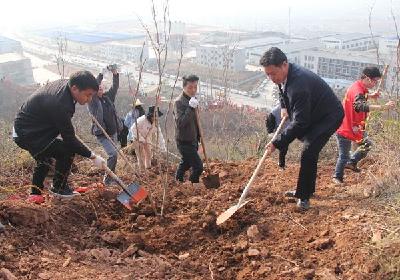 县教育局开展植树节活动