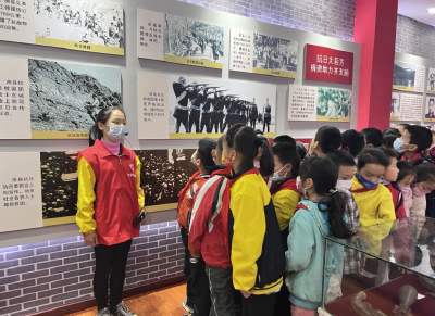 房县青峰小学开展“文明祭英烈”系列活动