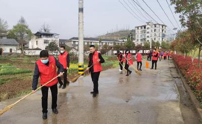 化龙堰镇：春日清洁“靓”容颜