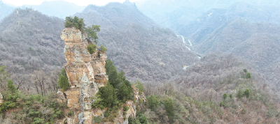 房县大木厂镇五谷庙村：伴着离奇传说 山脊石人高耸