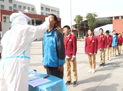 房县思源实验学校：全员核酸检测  共筑校园防线
