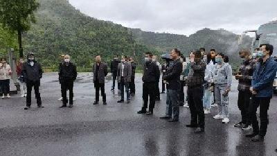 县发改局：深入红色基地 汲取奋进力量