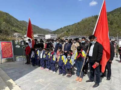 万峪河乡：开展“传承红色精神 缅怀革命先烈 ”清明祭扫活动