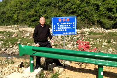 白鹤镇中心学校：百日攻坚保安全  辖区巡河防溺水  